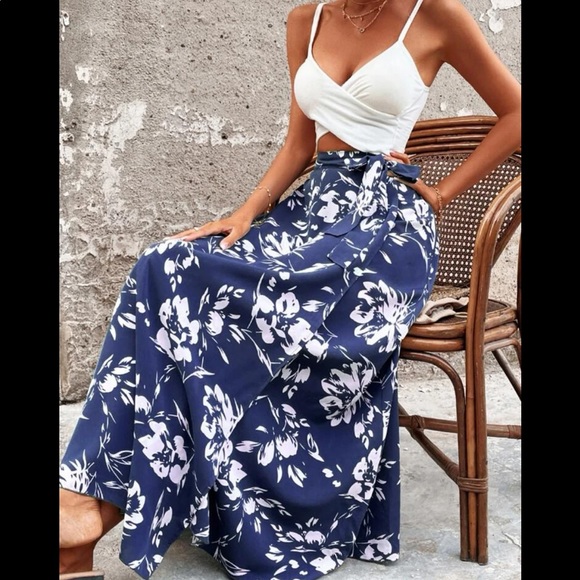 Dresses & Skirts - Boho Floral Print Belted Skirt